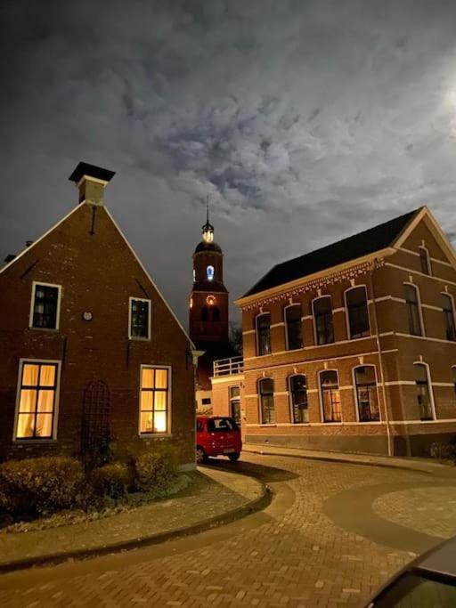 Sfeervol Verblijf In Oude Gemeentehuis Eenrum. Exterior foto