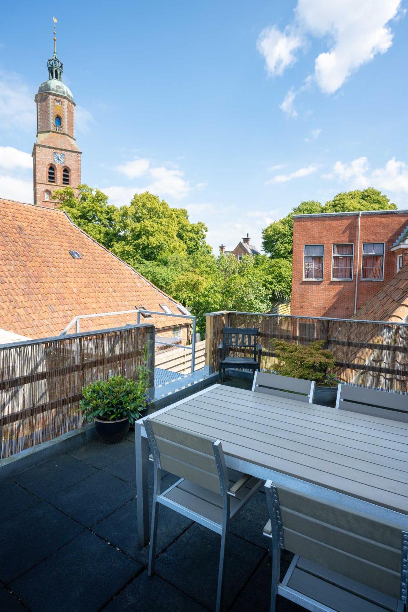 Sfeervol Verblijf In Oude Gemeentehuis Eenrum. Exterior foto